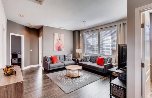 North Natomas Casa | GIANNO SILVER Centro, aeropuerto, Sleep Train Arena, paseo a parques, canchas de tenis