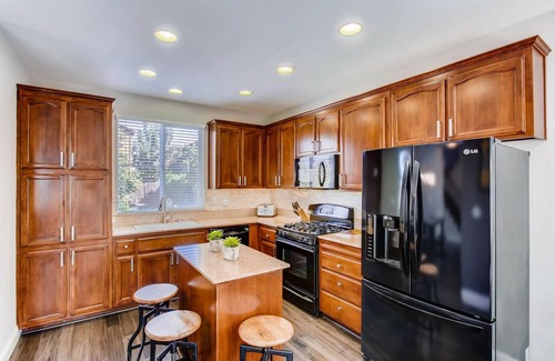North Natomas Casa | GIANNO SILVER Centro, aeropuerto, Sleep Train Arena, paseo a parques, canchas de tenis