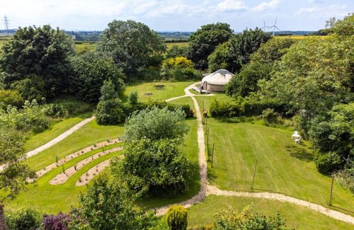 Scunthorpe Otro | Giant Yurt Sleeping 8 with Spa, Catering, Walled Gardens, Nature Reserve, Free Parking