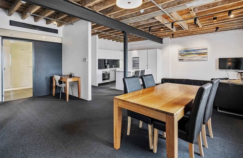 Sullivan's Cove Apartamento | Gibson's Mill waterfront warehouse apartment - 201