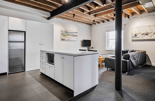 Sullivan's Cove Apartamento | Gibson's Mill waterfront warehouse apartment - 201