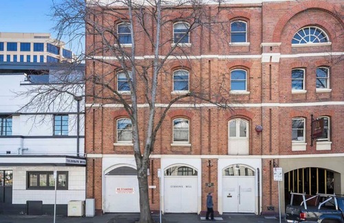 Sullivan's Cove Apartamento | Gibson's Mill waterfront warehouse apartment - 202