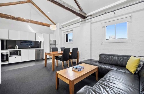 Sullivan's Cove Apartamento | Gibson's Mill waterfront loft apartment - 303