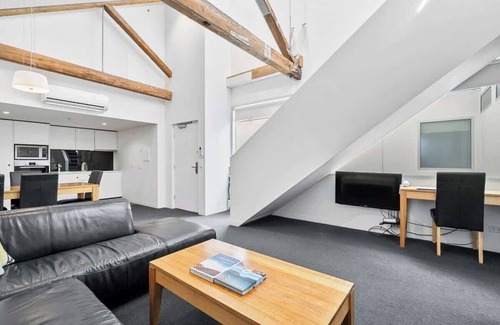 Sullivan's Cove Apartamento | Gibson's Mill waterfront loft apartment - 304