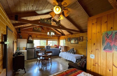 Lakehills Cabina | Giddy Up Cabin in Lakehills