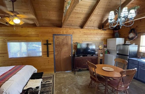 Lakehills Cabina | Giddy Up Cabin in Lakehills