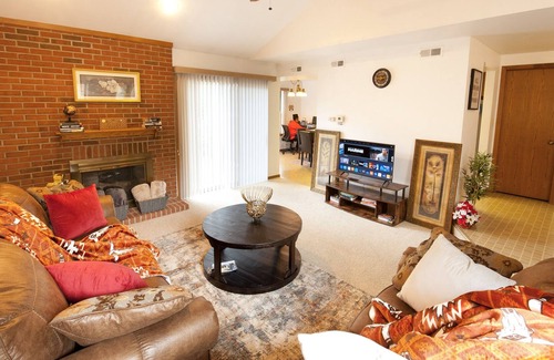 Schaumburg Casa | Gifted Bliss-Home Within Home Proximity to popular attraction in Schaumburg Mall