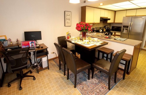 Schaumburg Casa | Gifted Bliss-Home Within Home Proximity to popular attraction in Schaumburg Mall