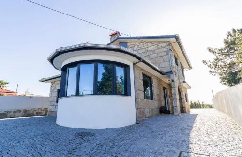 Canidelo Casa | GIL LOVE - Luxurious V5 w Pool by LovelyStay