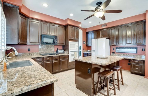 Finley Farms Casa | Gilbert Family Estate⁓Game Room⁓Playground⁓BBQ
