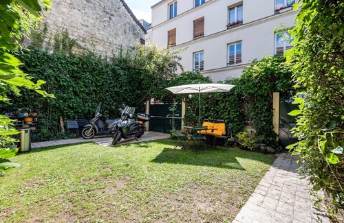 Butte-aux-Cailles Apartamento | Gilded Garden Splendour, by Veeve