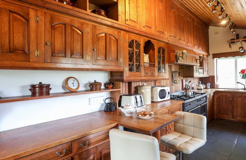 Dolgellau Cabaña | GILFACHWYDD, pet friendly, character holiday cottage in Dolgellau