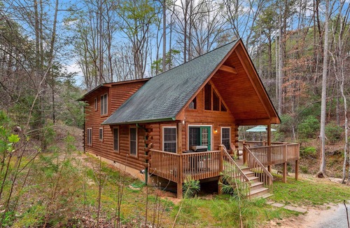 Lake Lure Cabina | Gillford Cabin - Pet Friendly, Creek, Lake Access!