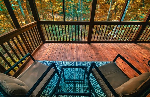 Lake Lure Cabina | Gillford Cottage - Creek, Private, Lake Access!