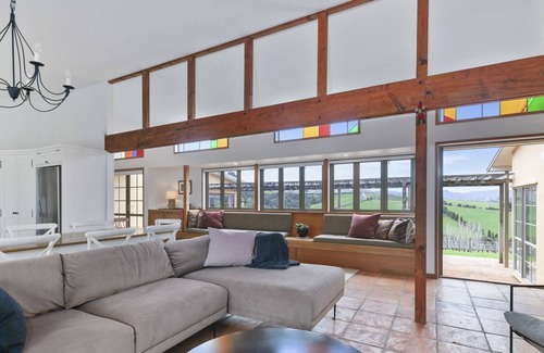 Matakana Casa | GILLMAN VINEYARD - MATAKANA HOLIDAY HOME, family friendly in Matakana