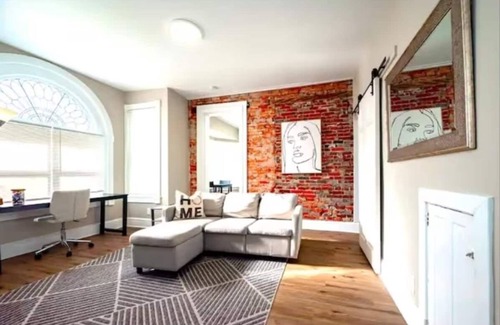Wilmington Apartamento | Gilpin Grand - Renovated Space In Trolley Square 1 Bedroom Apts by RedAwning