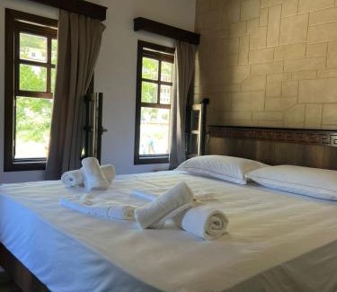 Berat Cama Y Desayuno | Gimis House Hotel