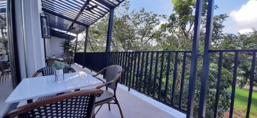 Silang Junction South Cama Y Desayuno | Girasol Tagaytay