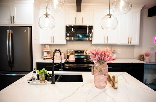 Lee's Summit Casa | Girls Getaway w/ GlamRoom, Sleeps 12, Patio & Fire Pit Walk to Shop, Dink & Dine