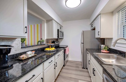 North Capitol Condominio | Girls Trip Ready Pool 6 Guests -Music Row Area