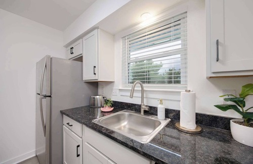 North Capitol Condominio | Girls Trip Ready Pool 6 Guests -Music Row Area
