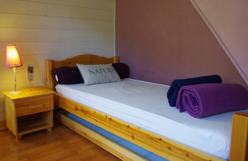 Saint-Chely-du-Tarn Cabaña | Albergue 3 *** en aldea con jardín y terraza en la orilla del río