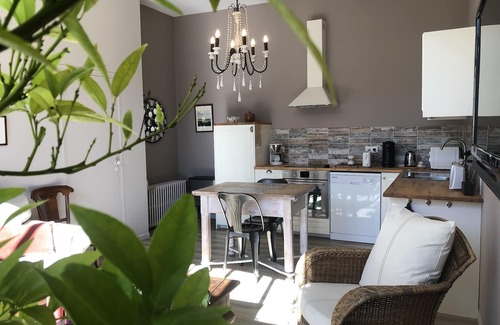 Beaumont-en-Veron Cabaña | Gîte-Apartamento-Baño Privado-Terraza-Le bonheur de Ronsard