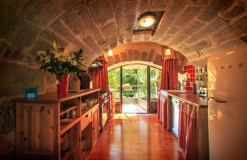 Montolieu Casa | Un remanso de paz ubicado en Montolieu "pueblo de libros" y junto al río