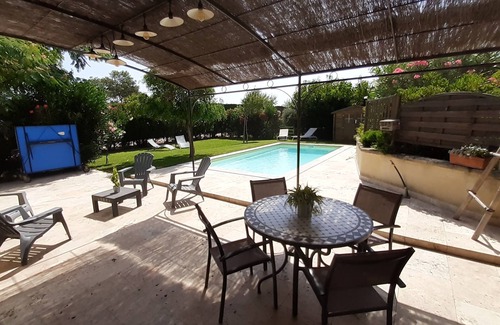 Courthezon Cabaña | Entre Avignon y Orange cabaña provenzal con piscina privada para 5 personas.
