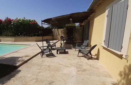 Courthezon Cabaña | Entre Avignon y Orange cabaña provenzal con piscina privada para 5 personas.