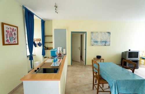 Villamblard Casa | Gite Bleu, 2 room apartment located on the ground floor
