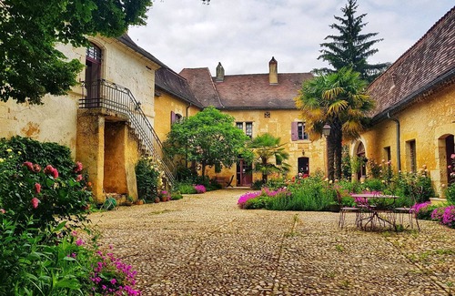 Villamblard Casa | Gite Bleu, 2 room apartment located on the ground floor