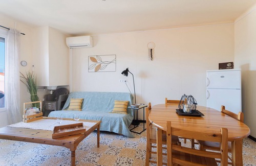 Banyuls-dels-Aspres Apartamento | Gîte 'Canigou' with Mountain View, Wi-Fi, and Air Conditioning