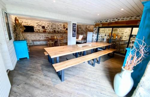 Mazan-l'Abbaye Casa | GITE DE GROUPE 160m2, 15p, salle de reception, jardin, terrasse