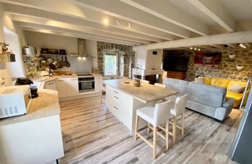 Mazan-l'Abbaye Casa | GITE DE GROUPE 160m2, 15p, salle de reception, jardin, terrasse