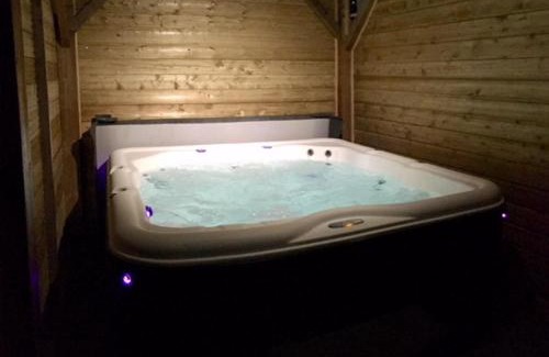 Eu Casa | Gite de la Baigneuse avec jacuzzi 6 pers