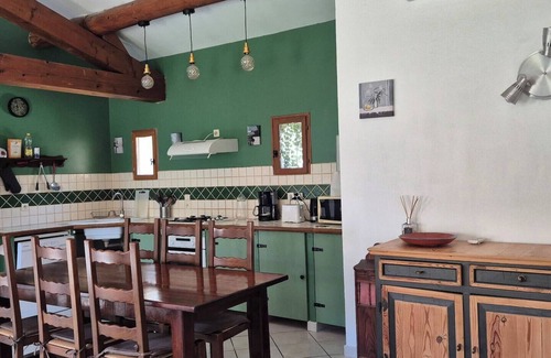 Arles Casa | Casa rural, alojamiento en el corazón de la Camarga con jardín y terraza.