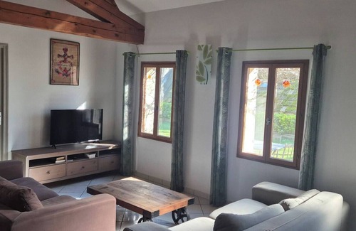 Arles Casa | Casa rural, alojamiento en el corazón de la Camarga con jardín y terraza.