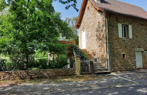 Salles-Courbaties Casa | GÏTE DE LA FORGE IN AVEYRON BETWEEN VILLEFRANCHE DE ROUERGUE AND FIGEAC