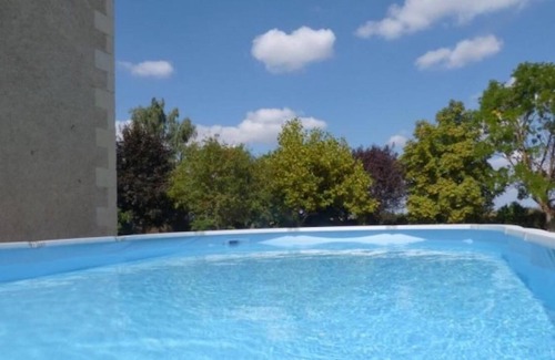 Saint-Jean-de-Thouars Apartamento | Hermosa casa de campo con piscina