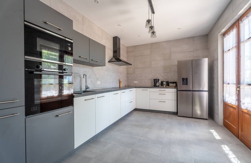 Le Bois-d'Oingt Villa | Gite des ifs-Villa-Terraza-Baño en la habitacion