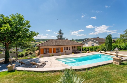 Le Bois-d'Oingt Villa | Gite des ifs-Villa-Terraza-Baño en la habitacion