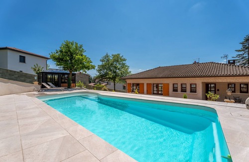 Le Bois-d'Oingt Villa | Gite des ifs-Villa-Terraza-Baño en la habitacion