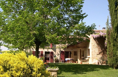 Livron-sur-Drome Casa | Gîte des Moutiers, en el campo en una antigua granja reformada