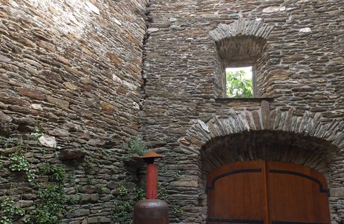 Saint-Germain-de-Calberte Cabaña | Casa rural de la iglesia, en el corazón de St Germain de Claberte