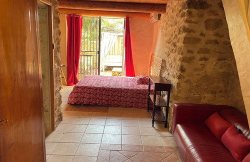 Le Castellet Otro | Gîte in a paradise setting with private pool