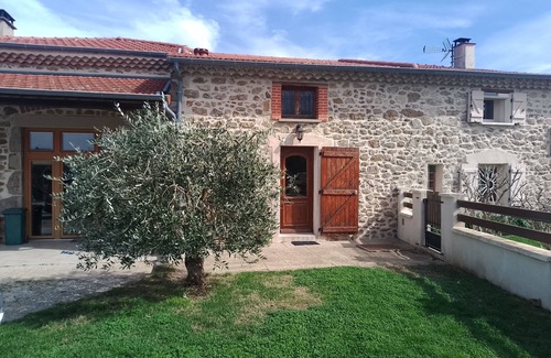 Ozon Cabaña | Casa rural en Ardeche norte con vistas al Ródano con piscina climatizada, 3 estrellas
