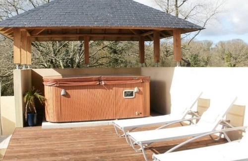 Plogonnec Casa | Gîte in Lopéau 4/6 people with swimming pool/spa, near the sea, tourist activities