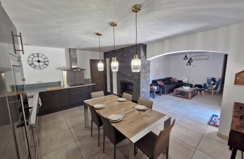 Aureille Casa | Gite in the heart of the Alpilles - lemasdeslauriers@gmail.com