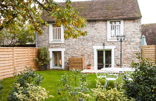 Arbonne-la-Foret Casa | Gîte Isatis "Côté Groupes" / On the edge of the forest in a charming village